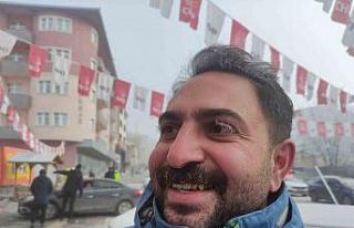 Soğuktan kaşları ve kirpikleri dondu