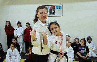 Sosyalleşsin diye ailesinin karateye yönlendirdiği...