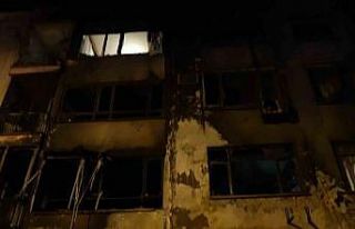 Spotçuda başlayan yangın apartmanı sardı: 1 ölü,...