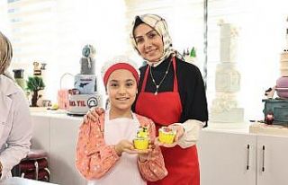 Sultangazi’de minik ellerden Neşeli Kekler Atölyesi