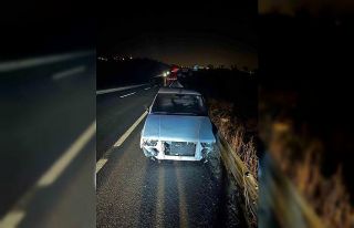 Sürücüsünün alkollü olduğu iddia edilen otomobil,...