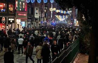 Taksim Meydan’ında yılbaşı yoğunluğu havadan...