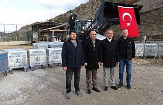 Tavşanlı ilçesine konteynerler ve yeni kepçe teslim...