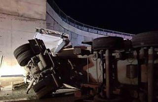 Tekirdağ’da üç araçlı trafik kazasında tır...