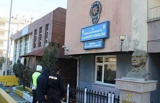 Telefon dolandırıcılarının ağına düştü,...