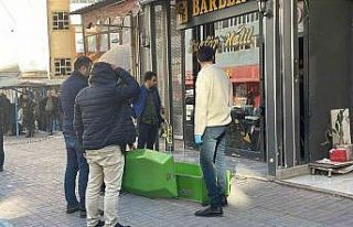 Tıraş olmaya gittiği kuaförde öldürüldü
