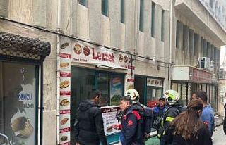 Tost salonunda çıkan yangın paniğe neden oldu