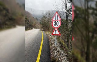 Trafik levhası yenilendi