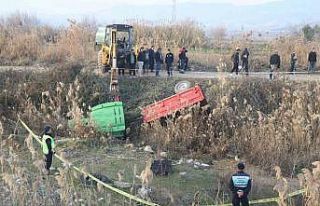 Traktör dere yatağına düştü: Dede öldü, torunu...