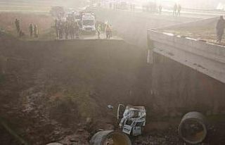 Tuzla’da servis minibüsü dere yatağına uçtu:...