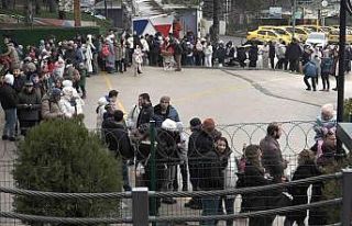 Uludağ’a çıkmak isteyenler metrelerce kuyruk...