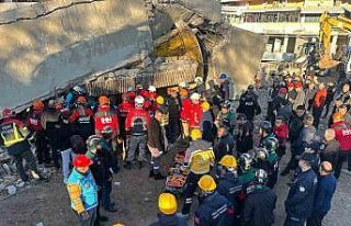 Uşak’ta enkaz altında kalan iş makinesi operatörünün...