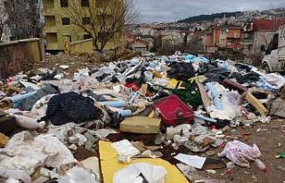 Üsküdar’da çöp ve moloz yığını krizi: Mahalleli...