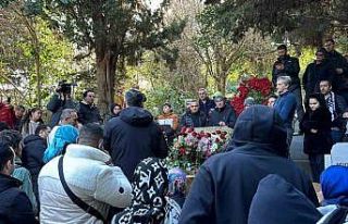 Usta sanatçı Ferdi Tayfur’un sevenleri kabrine...