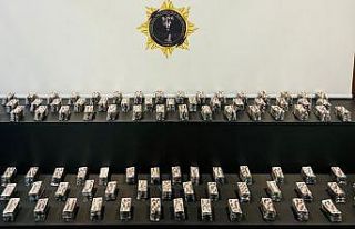 Uyuşturucu operasyonda 3 bin 23 sentetik ecza ele...