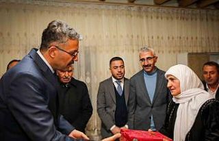 Vali Ali Çelik, şehit ve gazi ailelerini ziyaret...