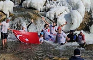 Van Gölü aktivistleri, dondurucu soğuğa rağmen...