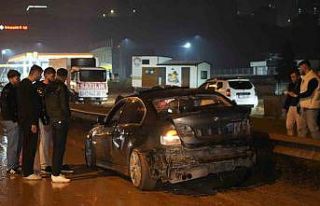 Yağmurun kayganlaştırdığı yolda zincirleme kaza:...