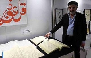 Yalovalı hattat 2 Kur’an-ı Kerim’i aynı anda...