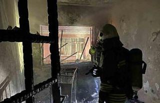 Yangının çıktığı ev kullanılamaz hale geldi