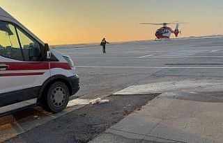 Yanık tedavisi gören 3 yaşındaki çocuk ambulans...