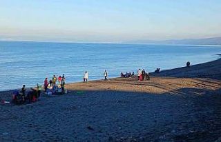 Yeni yılın ilk gününde vatandaşlar kumsallara...