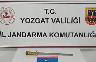 Yerköy’de şüphelenilen araçtan fişek ve kılıç...