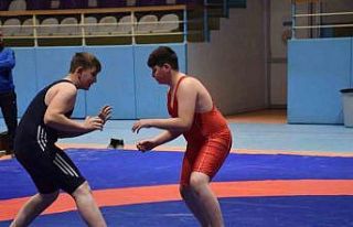 Yıldız Erkekler Serbest Güreş Müsabakaları Sona...