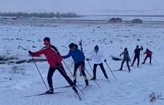 Yüksekovalı sporcular, zorlu şartlara rağmen yarışmaya...