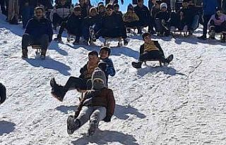 200 yıllık tahta kızak festivali nefes kesti