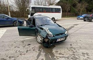 2 otomobil çarpıştı: 2 yaralı