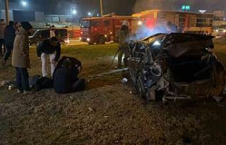 2 otomobilin çarpıştığı kazada 2 kişi yaralandı