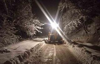 69 iş makinesi köy yollarında çalışıyor