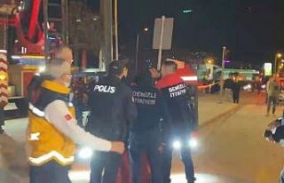 7 katlı rezidansta mahsur kalanlar kurtarılıyor