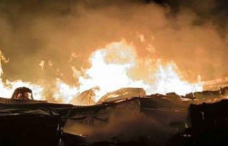 Afyonkarahisar’da çıkan fabrika yangını 5 saattir...