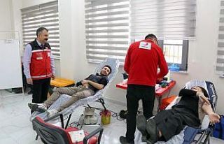 Aile ve Sosyal Hizmetler İl Müdürü Bayrak ve kurum...