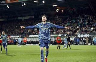 Ajax forması giyen Wout Weghorst 6 hafta sahalardan...