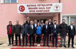 AK Parti İl Başkanı Şansi, şampiyon Tek’i altınla...