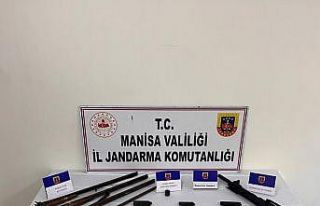 Akhisar’da silah kaçakçılığı operasyonu