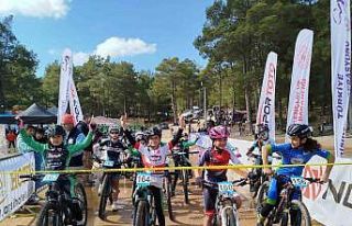 Akhisarlı genç bisikletçiler yine kürsüye çıktı