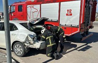 Aksaray’da hafif ticari araç ile otomobil çarpıştı:...