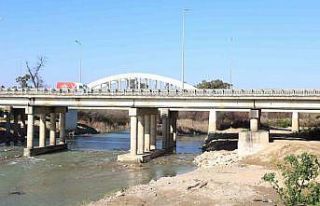 Aksu Çayı Köprüsü’nde güçlendirme çalışması...