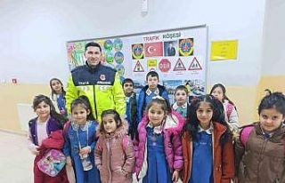 Akyaka’da ilkokula trafik eğitim köşesi yapıldı