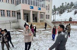 Aladağ’da kar yağışı nedeniyle eğitime bir...