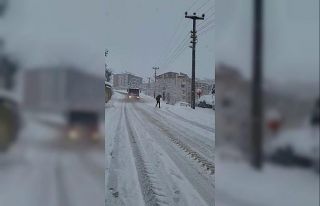 Alaplı’da karla mücadelede deniz suyu kullanılıyor