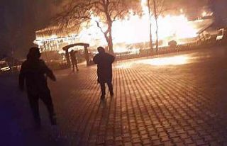 Alevlere teslim olan restoran kullanılamaz hale geldi