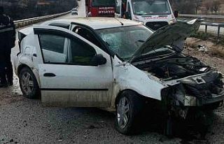 Alkollü sürücü otomobiliyle demir bariyerlere...