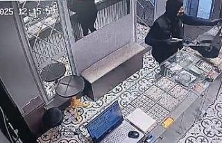 Altın dolu çanta son anda dolaba takıldı, soyguncu...