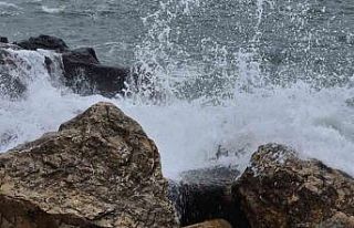 Amasra’da dalgaların boyu 3 metreyi aştı