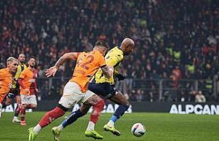 Anderson Talisca, Fenerbahçe’de ilk derbiye çıktı